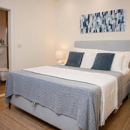 Nada - Unique And Artistic