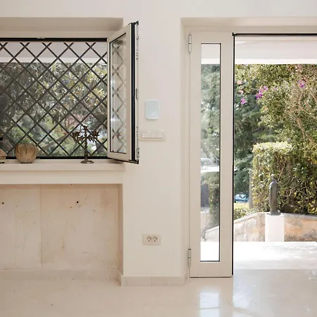 Nada - Unique And Artistic